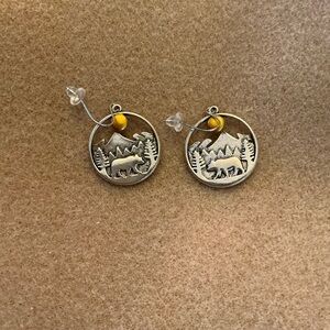 Beautiful pair of Earrings! BN